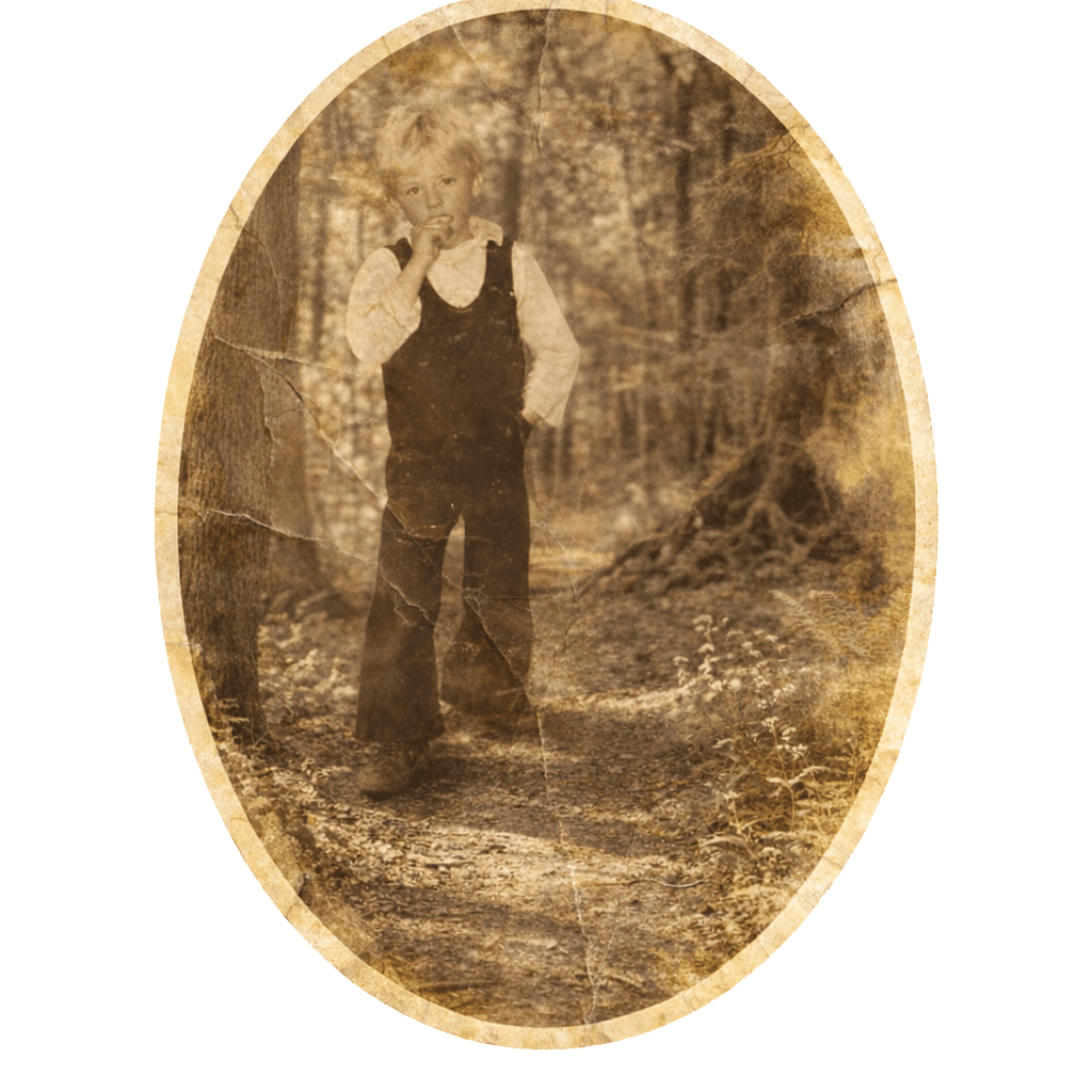 Moi, Romain médium voyant à 4 ans, marchant dans la forêt de Brocéliande